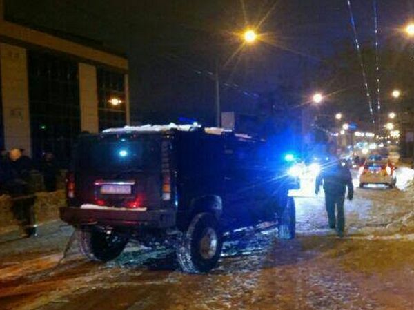 16-летняя нетрезвая ровенчанка вместе с подружками угнали престижный Hummer, на котором и попали в ДТП (фото)