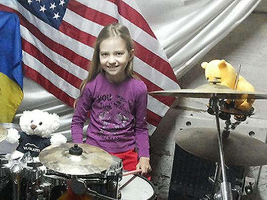 8-летняя барабанщица из Киевской области получила гран-при престижного фестиваля в Лас-Вегасе (видео)