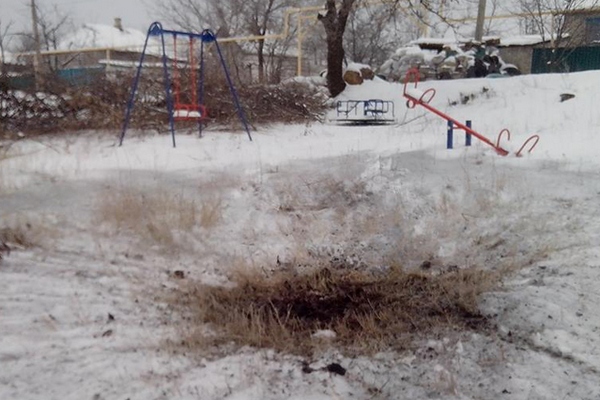Боевики стреляют в Зайцево по местным жителям и детям (фото)