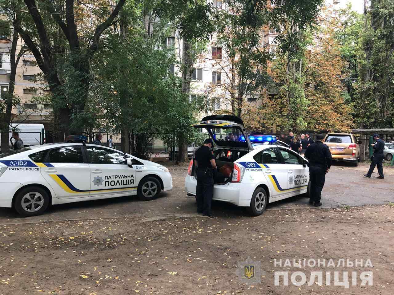 История «автохама» с Думской получила продолжение: водитель избил пожилого охранника клюшкой, протаранил ворота и уехал со штрафплощадки. Фото, видео