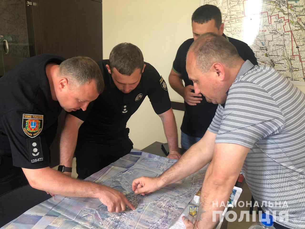 К поиску пропавшей в Одесской области девочки подключились самолеты и водолазы. Фото, видео. ОБНОВЛЕНО