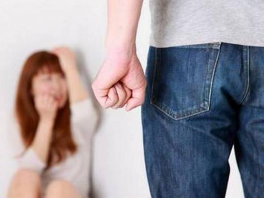 Каждый год в просвещенной России XXI века в семьях убивают 14 тысяч женщин. Каждые сорок минут по одной убитой женщине