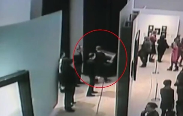 Кража картины в Третьяковке попала на видео