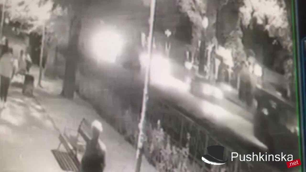 Летел на «красный»: видео момента аварии на 6-й Фонтана
