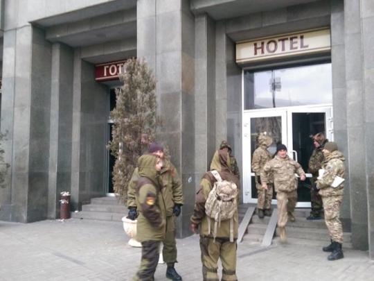 Минобороны пообещало выделить помещение для людей, занявших отель «Казацкий»