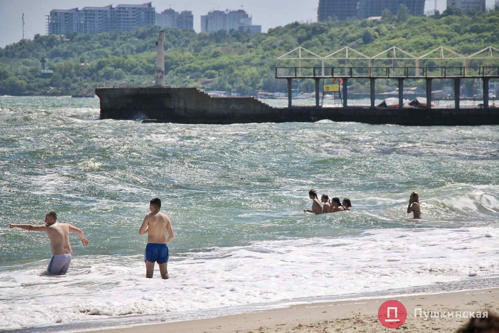 МОЗ: 4 дня назад морская вода на одесских пляжах соответствовала норме