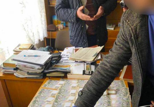На Прикарпатье глава сельсовета задержан на взятке в 100 тысяч грн