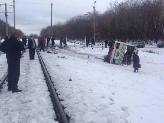 На Винничинне под поезд попал пассажирский автобус (фото)