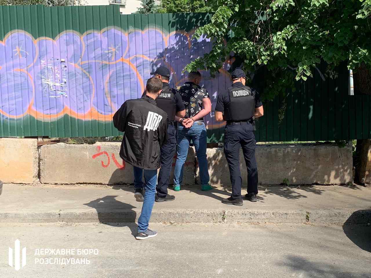 Налоговики вымогали у одесского бизнесмена 12 тысяч долларов