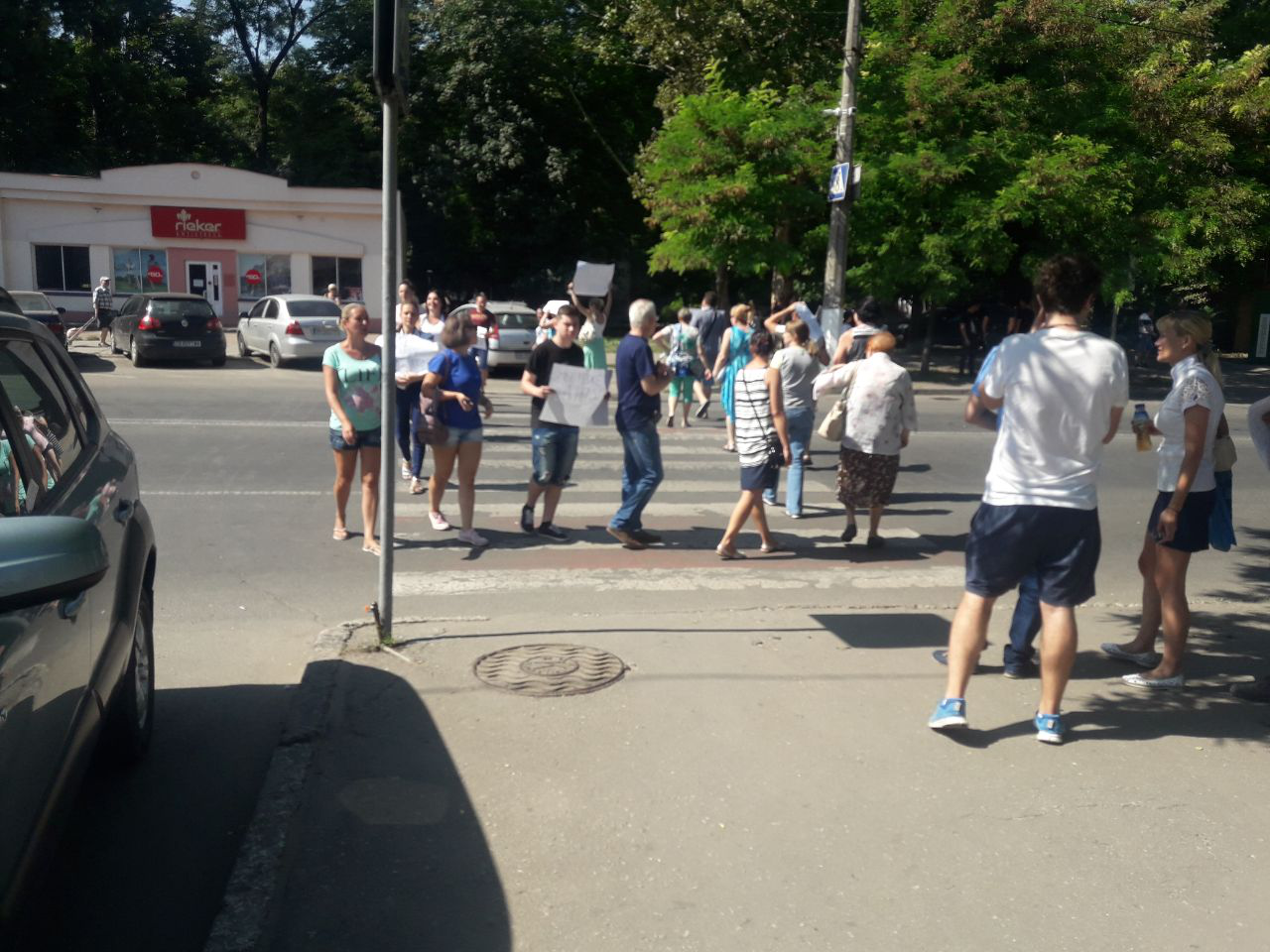 Одесситы перекрывали проезд на Черемушках: требуют отремонтировать дорогу