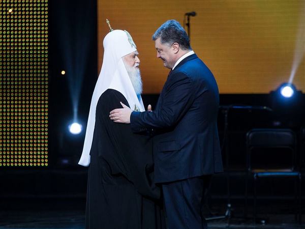 Порошенко поздравил Патриарха Филарета с 88-летием