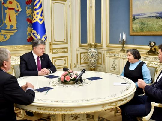 Порошенко встретился с мамой Надежды Савченко