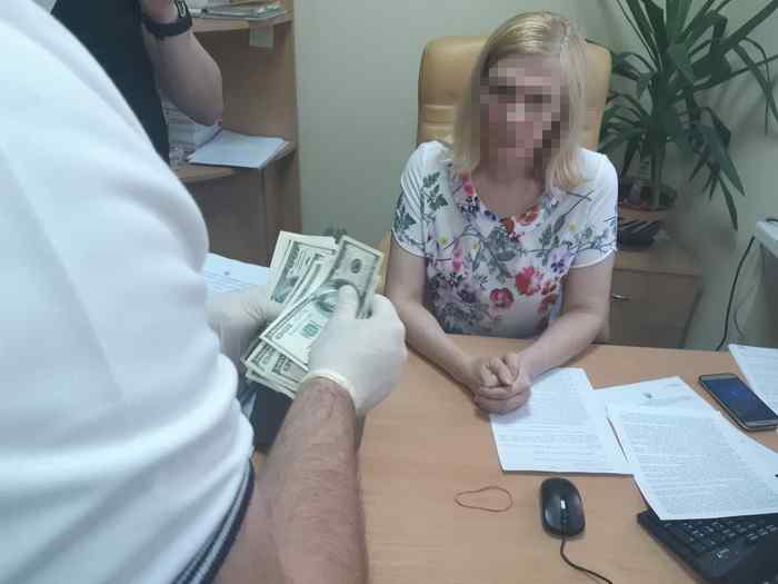 САП и СБУ задержали судью при получении $2000 взятки