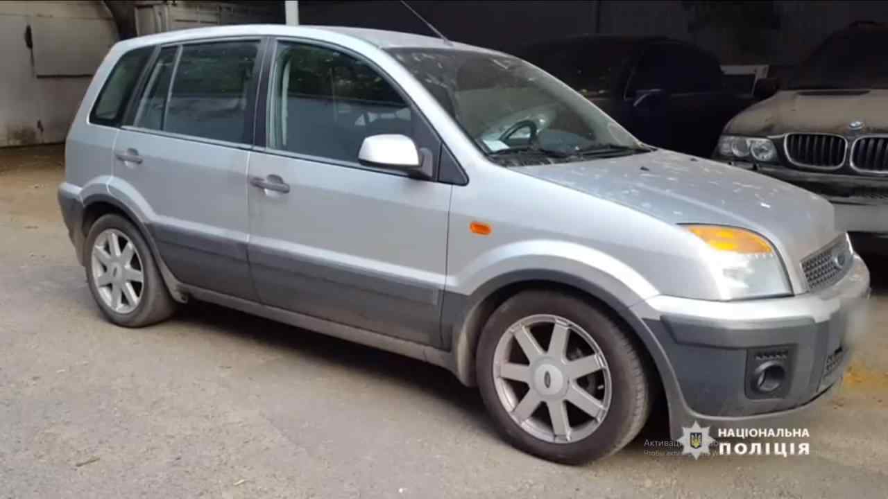 Таксист из Одессы угнал автомобиль своей пассажирки. Видео