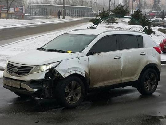 В Киеве девушка в наушниках погибла под колесами внедорожника (фото)