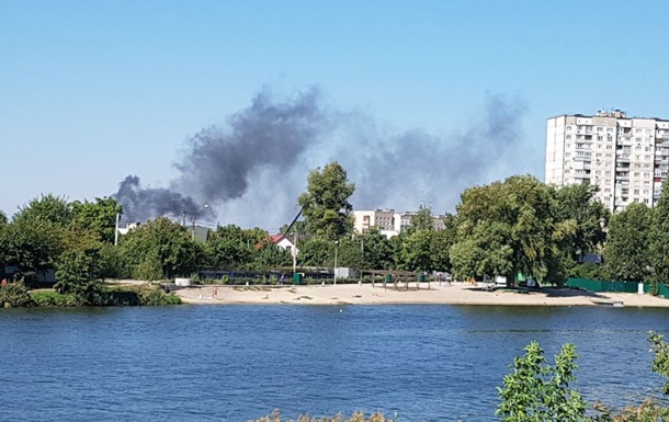 В Киеве горят Русановские сады и мусорная свалка