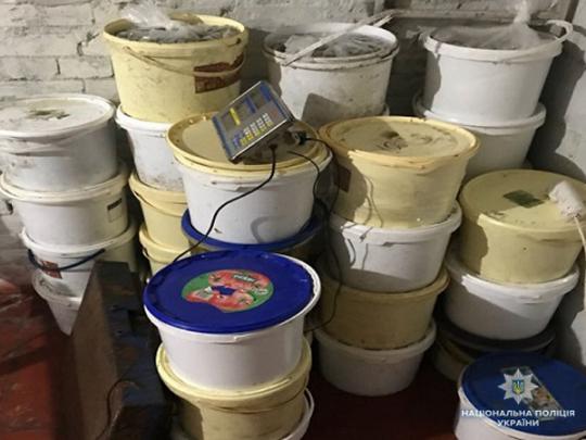 В Киеве на проспекте Бандеры обнаружен подпольный мясоперерабатывающий цех (видео)