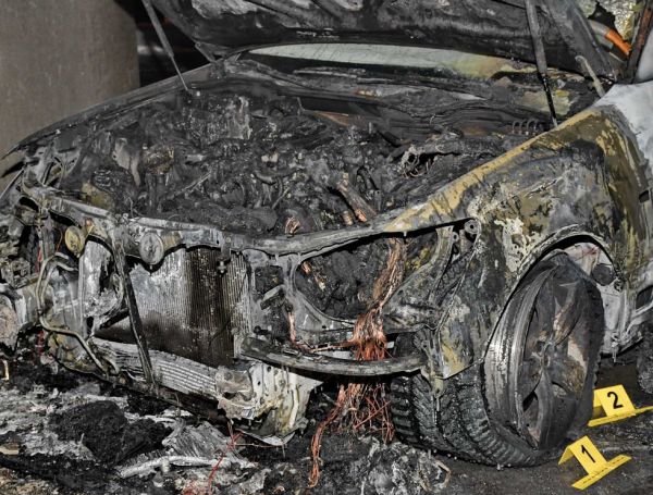 В Киеве во дворе дома сожгли Lexus