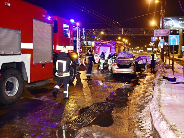 В Киеве возле ТРЦ «Блокбастер» сгорел Hyundai