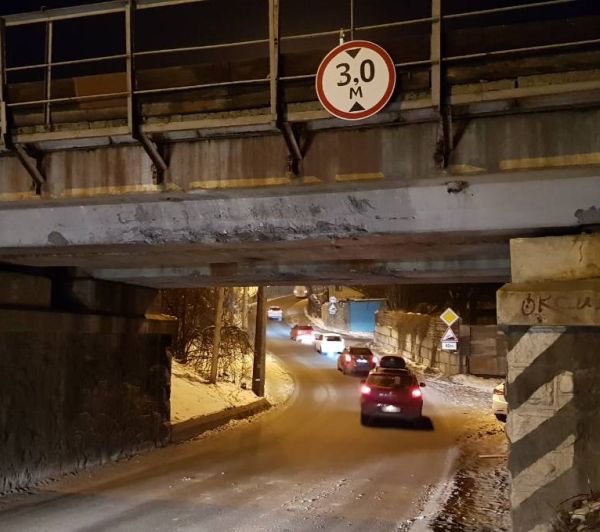 В Киеве зафиксирована новая атака грузовика на мост
