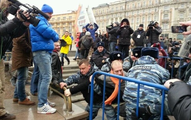 В Москве и Петербурге судят участников антивоенных акций