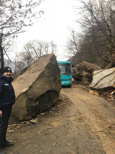 В Закарпатье автотрассу заблокировал селевой поток (фото)