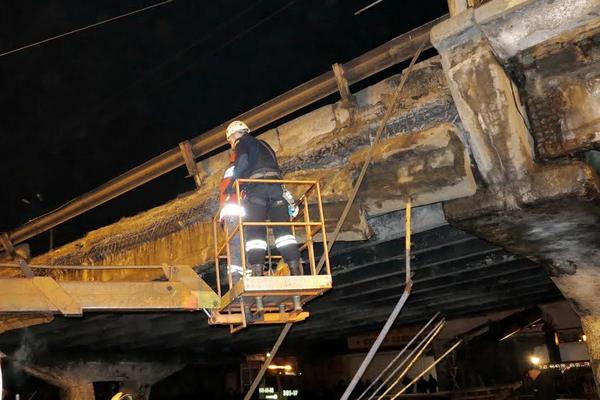 Власти столицы призывают киевлян объезжать Шулявский мост десятой дорогой (фото, схема объезда)