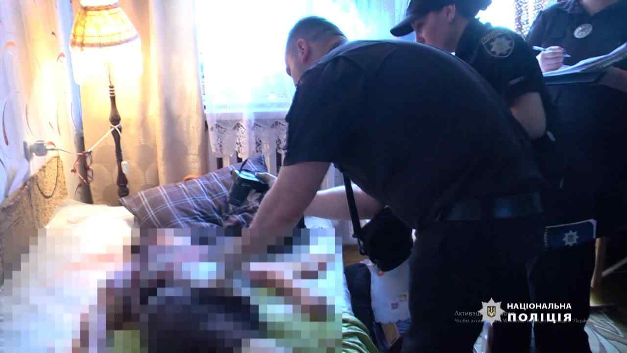 Заколол ножом и вызвал полицию: квартиранта, которого подозревают в убийстве одесситки, отправили в СИЗО
