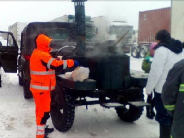 Застрявшим в селе Кирнички автомобилям после суток снежного плена удалось вырваться в Измаил