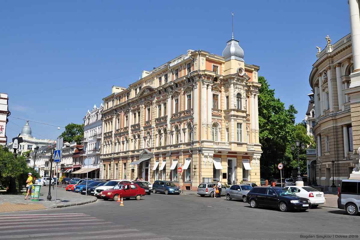 Здание-памятник архитектуры у Оперного театра отреставрируют после обвала