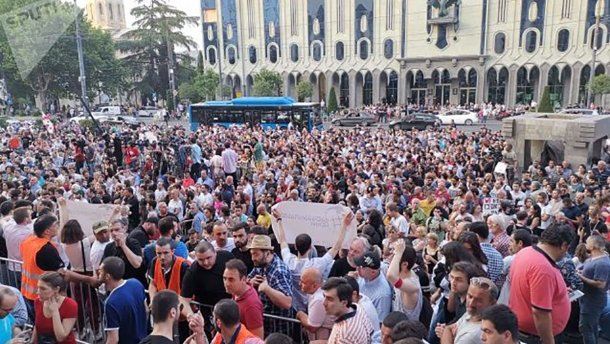 Антироссийские протесты в Грузии: люди снова вышли на улицы – фото и видео