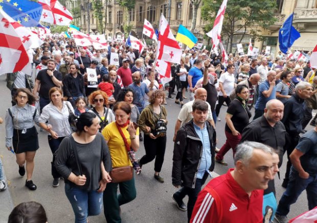 Антироссийские протесты в Грузии: тысячи людей снова вышли на улицы – фото и видео