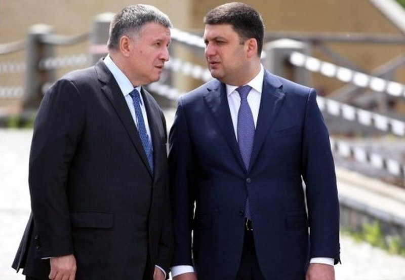 Аваков укрепил авторитет, а Гройсман налаживает мосты с Зеленским: как Украина готовится к новым выборам