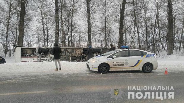 Автобус сообщением Киев – Москва лег на бок на Черниговщине: есть пострадавшие