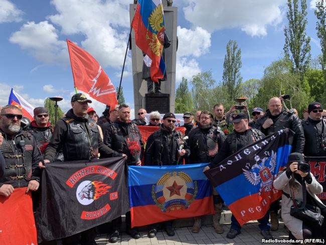 Байкеры Путина проникли в Европу без Хирурга, их встретили протестами (фото)