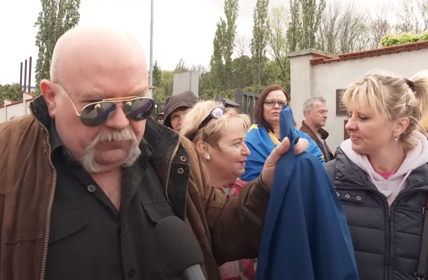 Байкеры Путина проникли в Европу без Хирурга, их встретили протестами (фото)