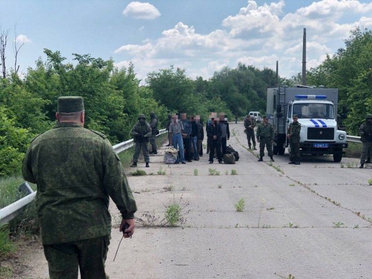 Боевики ЛНР передали Украине полсотни заключенных: подробности и фото