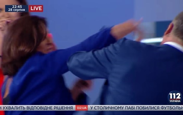 Бывшие депутаты устроили потасовку в прямом эфире