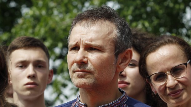 Чому партія Вакарчука різко втратила рейтинг: відповідь експерта