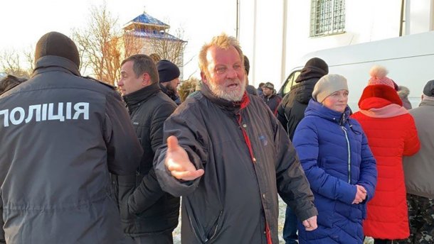 Даю час и всех буду расстреливать – на Волыни священник УПЦ МП открыл огонь по прихожанам