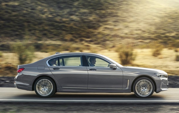 Дебютировал обновленный седан BMW 7 серии