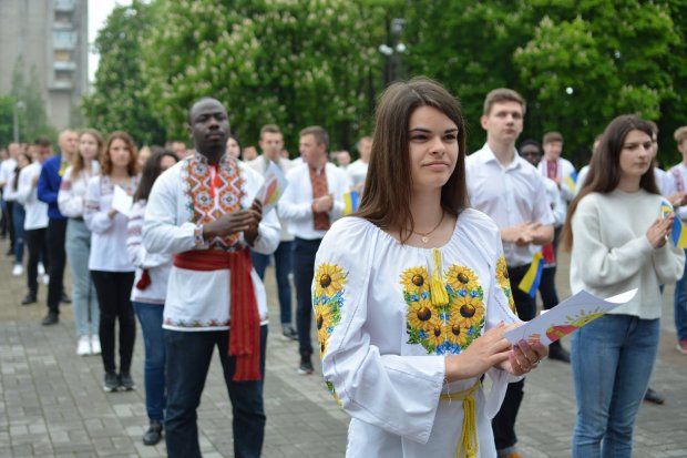 День вышиванки: как празднуют украинцы в разных городах – невероятные фото и видео