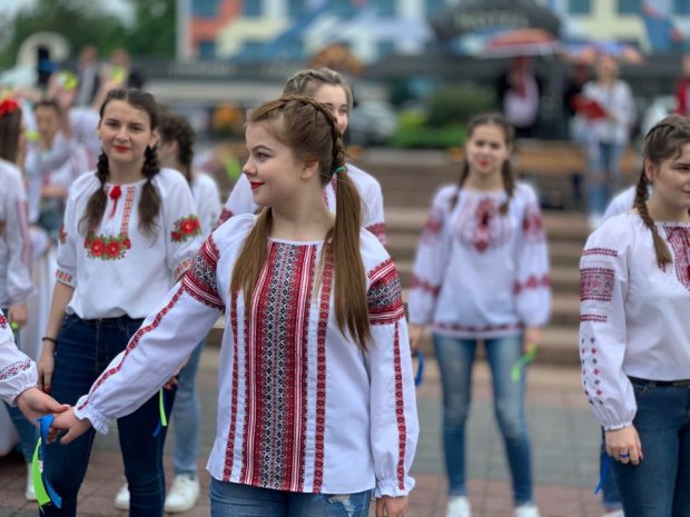 День вышиванки: как празднуют украинцы в разных городах – невероятные фото и видео