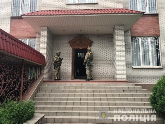 Держали за решетками и били: под Запорожьем разоблачили фейковый «медцентр» (фото, видео)