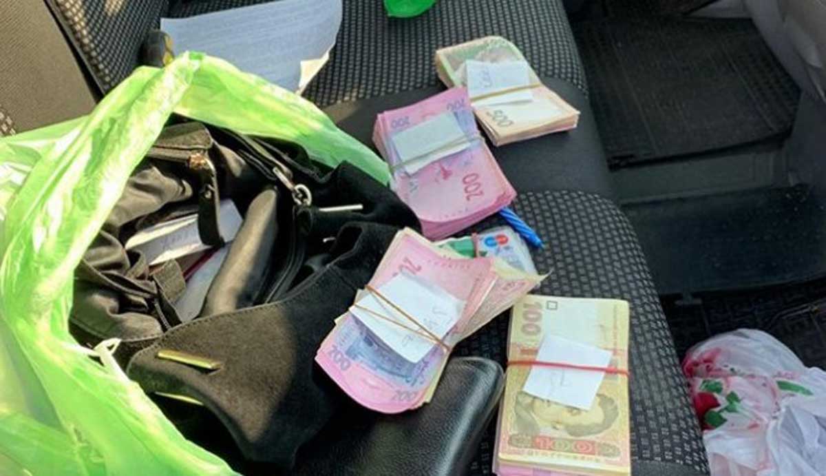 Десять лет за помощь «пенсионерам» ОРДЛО: пограничника разоблачили на взятках в 150 тысяч грн (фото)