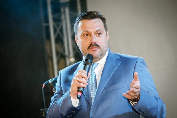 Дострокові вибори до Верховної Ради: кому це вигідно та чи реально