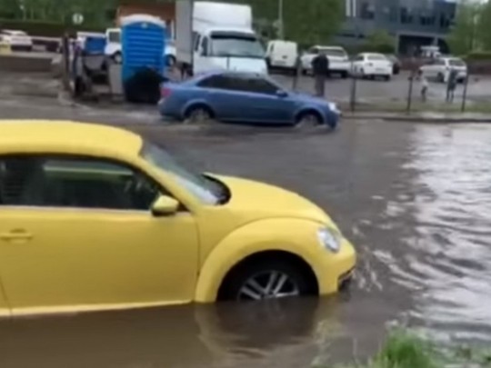 Дождь в Киеве привел к великому потопу: видео последствий непогоды