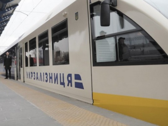 Два в одном: Укрзалізниця запускает в Борисполь новый состав