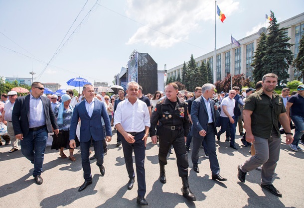 Двоевластие. В Молдове острый политический кризисСюжет