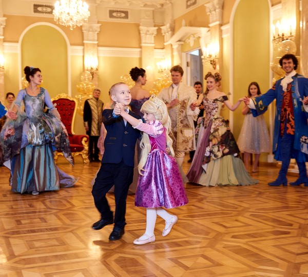 «Это была моя самая заветная мечта!»: онкобольной 5-летней девочке устроили настоящий бал